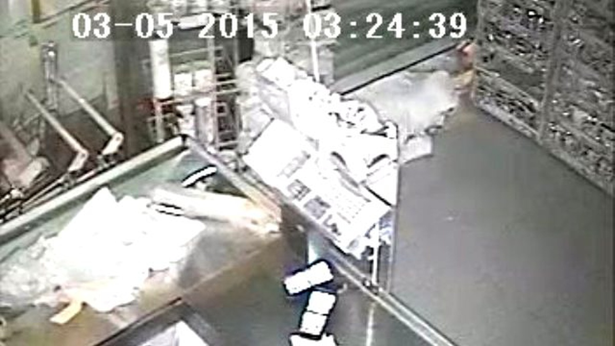 Sürüngen Hırsızlar Önce Kameraya Sonra Polise Yakalandı