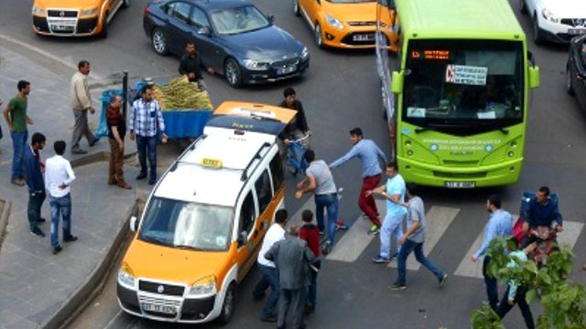 Taksiciyi Feci Şekilde Darp Ettiler