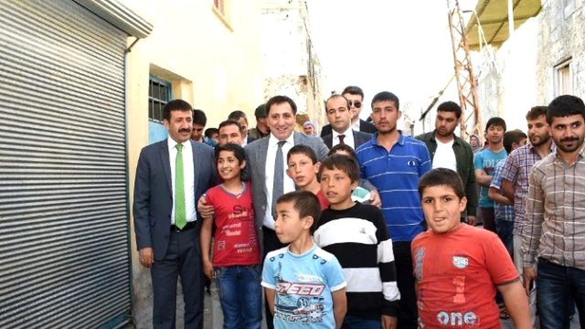 Vali Küçük Topdağı Mahallesini Ziyaret Etti