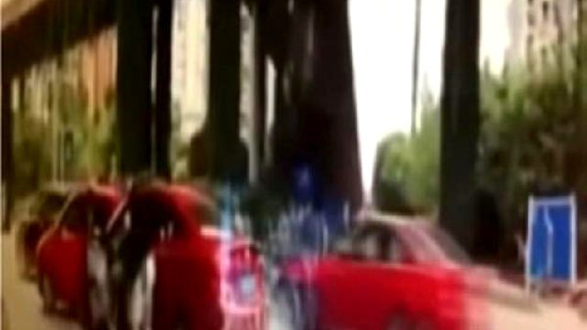Yol Magandası Kadın Sürücüyü Aracından İndirip Vahşice Dövdü