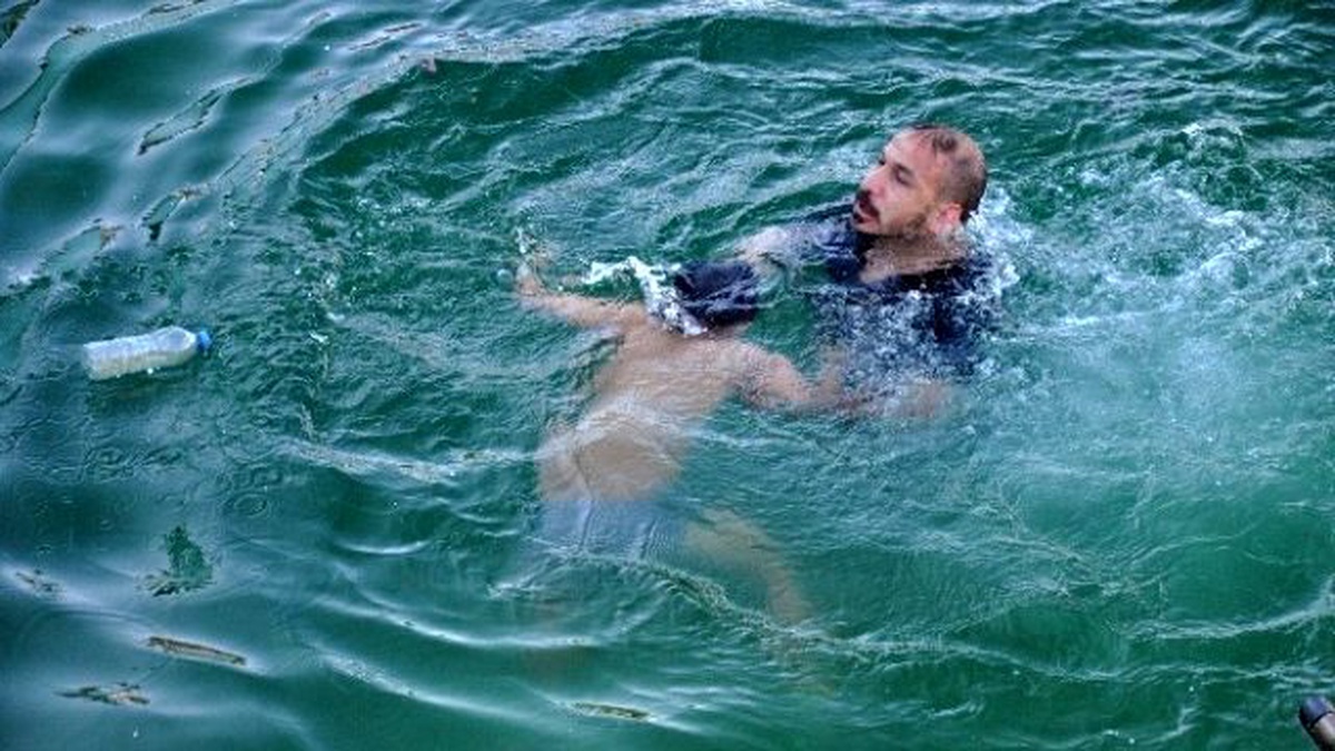 Yüzme Havuzunda Can Pazarı