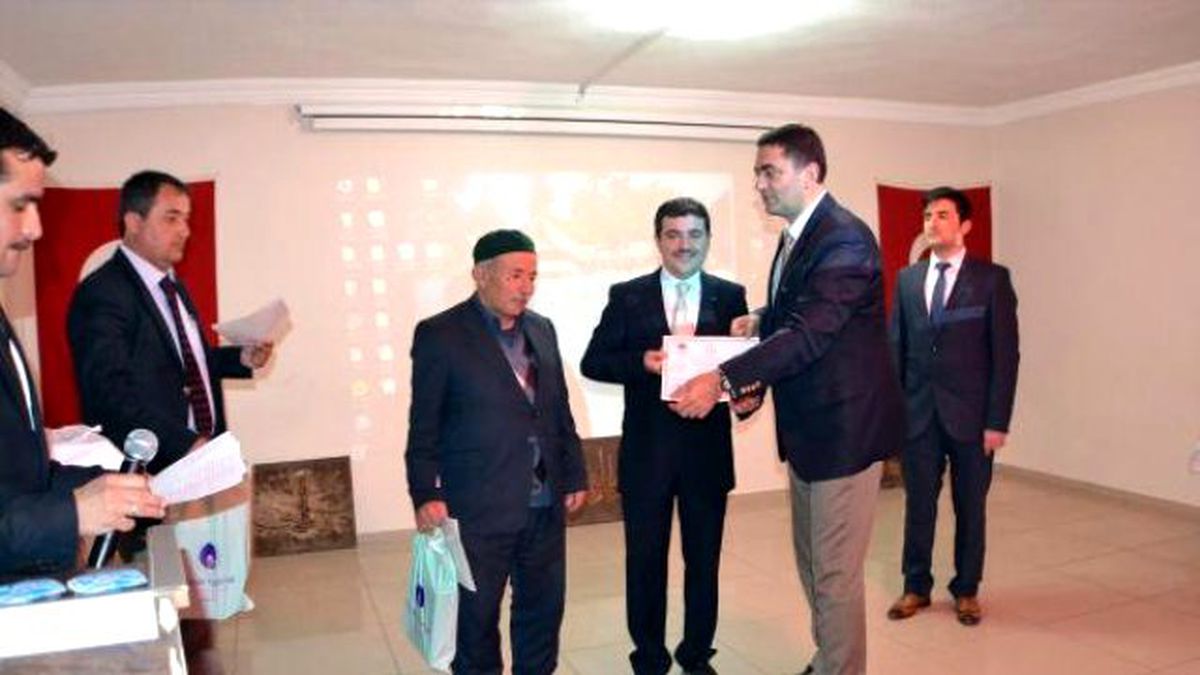 Ahlat\'ta Osmanlıca Eğitimi Alan 143 Kursiyere Sertifikaları Verildi