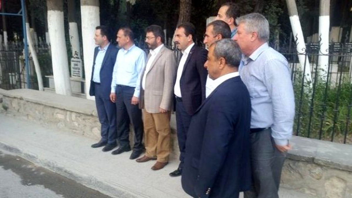 AK Parti Aydın İl Başkanı Özmen, Mezarlıkta İnceleme Yaptı