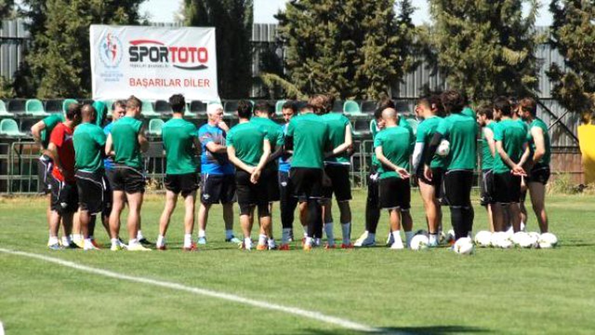 Akhisar Belediyespor\'a Roberto Carlos\'tan Uyarı