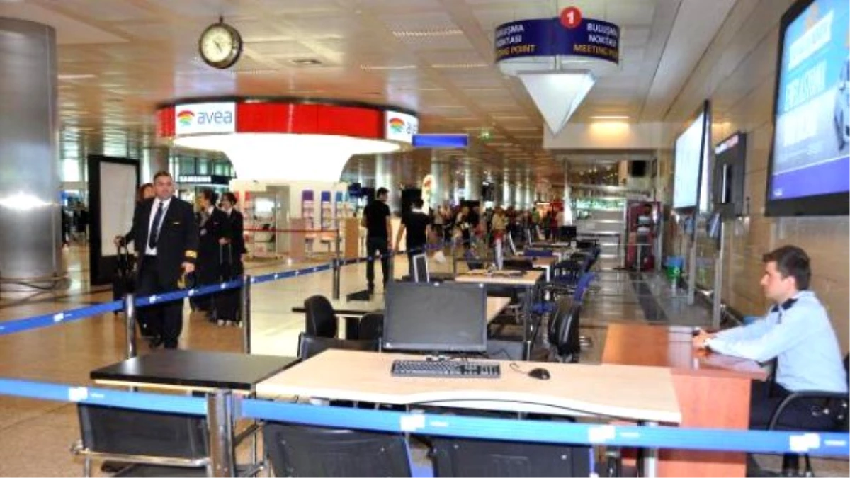 Atatürk Havalimanı\'nda Seçim Hazırlıkları Tamamlandı