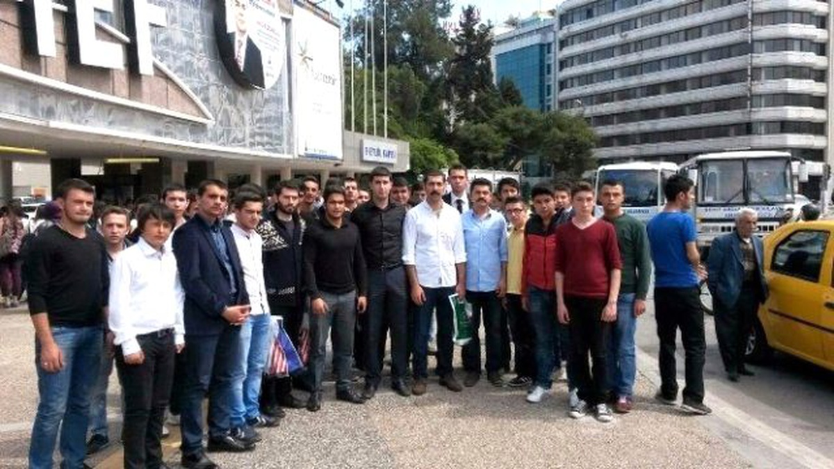 Aydın Ülkü Ocakları, İzmir Kitap Fuarını Gezdi