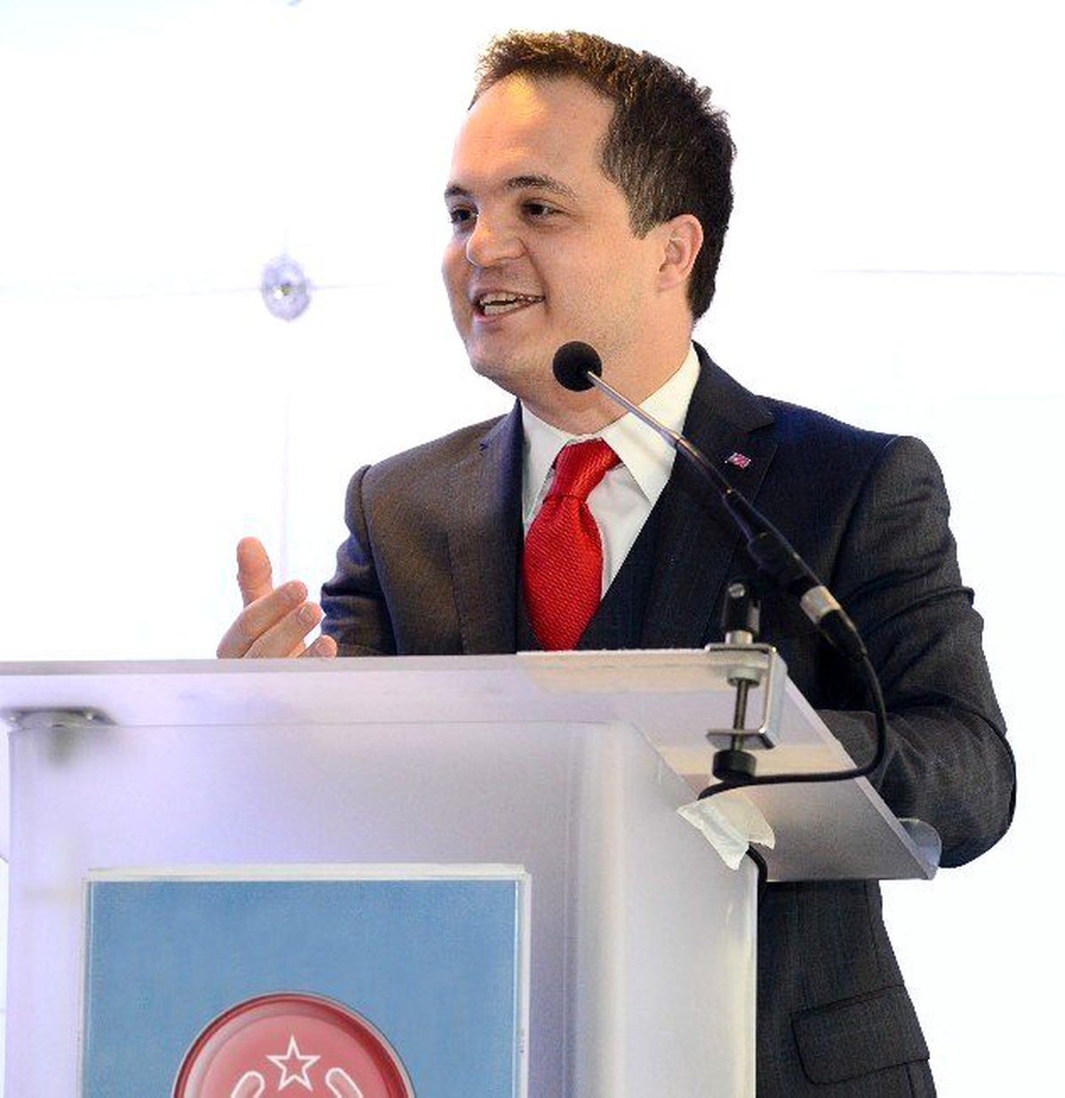 Başbakanlık Yatırım Ajansı\'nda Bayrak Teslimi