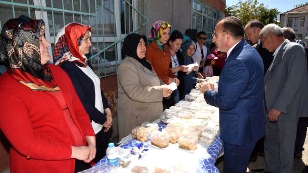 Başkan Üzülmez, Okul Kermesinde