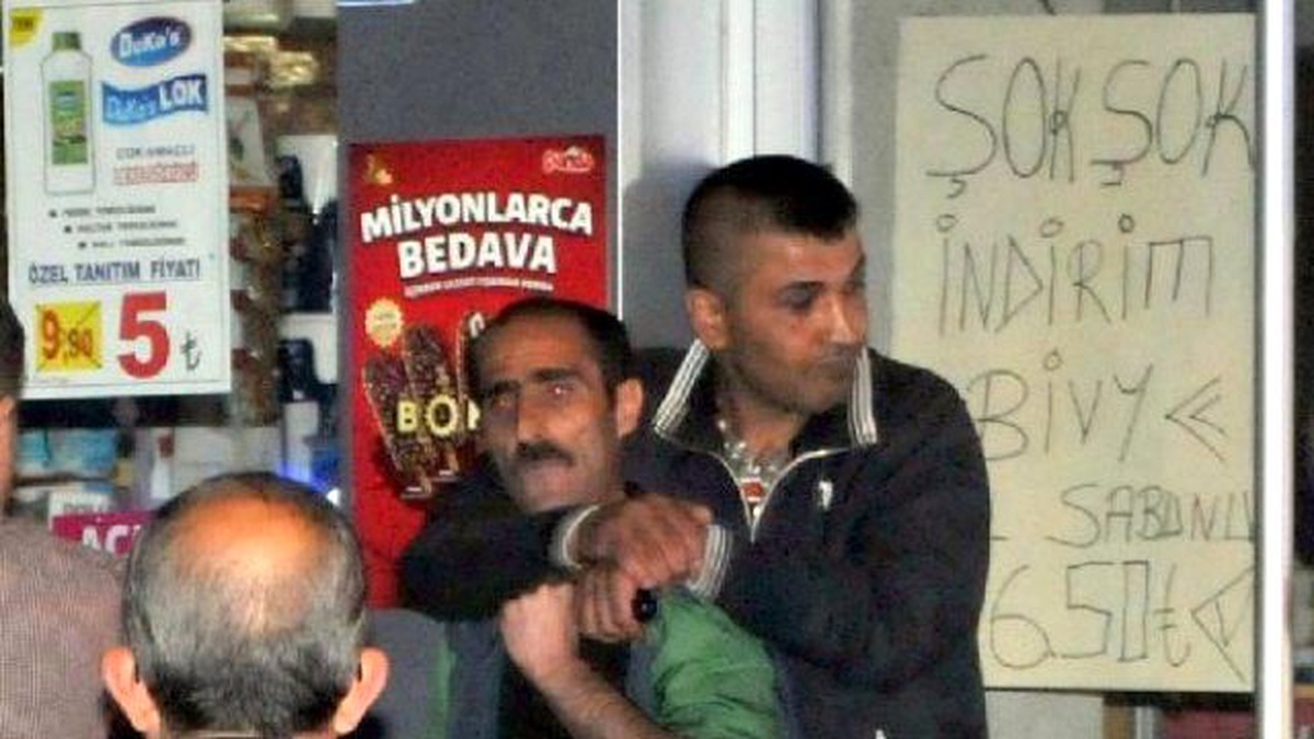 Cezaevinden İzinli Çıkan Hükümlü, Bıçakla Arkadaşını Rehin Aldı