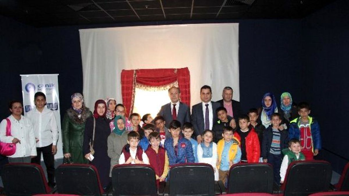 Çocuk Evlerinde Kalan Çocuklar Tiyatroda Eğlendi