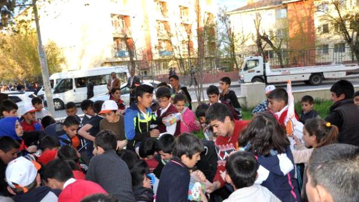 Davutoğlu: Muş\'un Lalesini Sembol, Barış Dilini Egemen Kılalım (4)