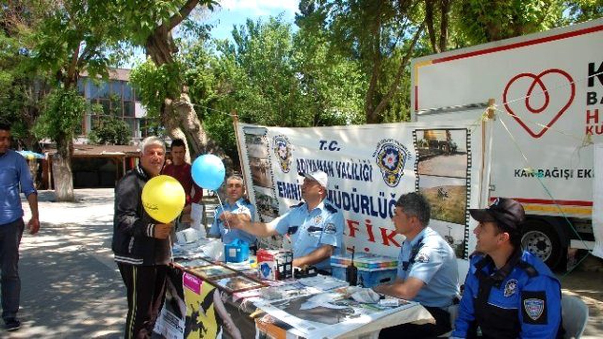 Demokrasi Parkında Trafik Bilgilendirme Standı Açıldı