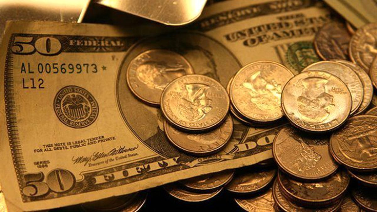 Dolar Zirveden Uzaklaşmıyor