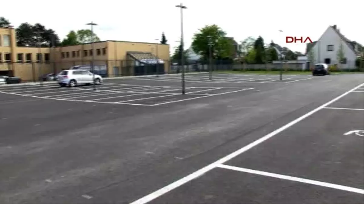 Düsseldorf Başkolosluğu Yeni Hizmet Binasını Tanıtt