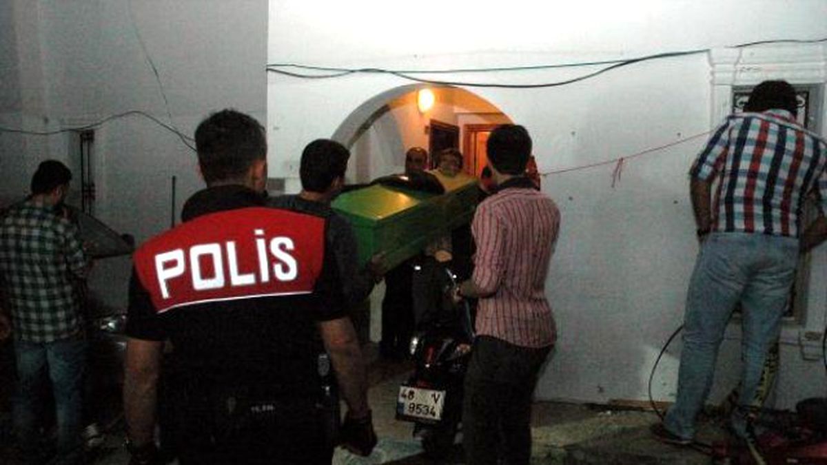 Evinin Önünde Ölü Bulundu