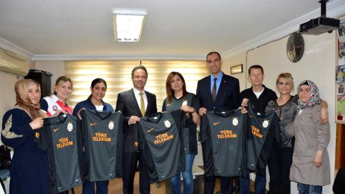 Galatasaray\'dan Otizmli Çocuklara Forma