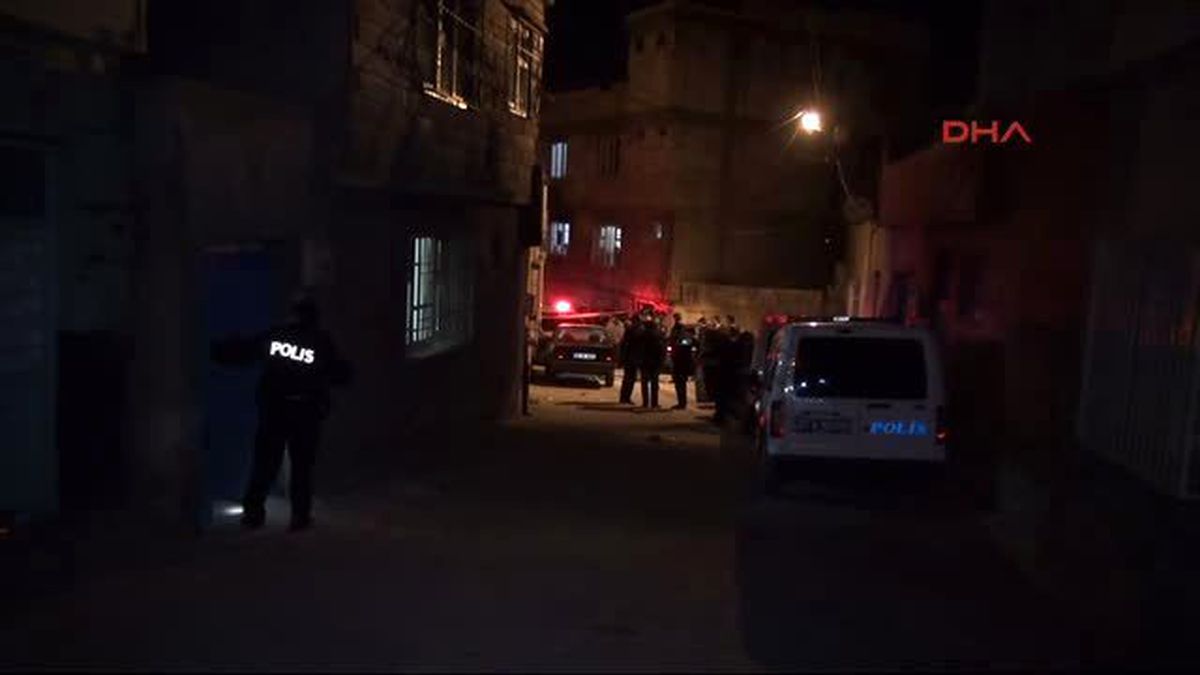 Gaziantep - Işid\'e Katıldıkları İddia Edilen Çiftin Aileleri Kavga Etti: 1 Polis Yaralı