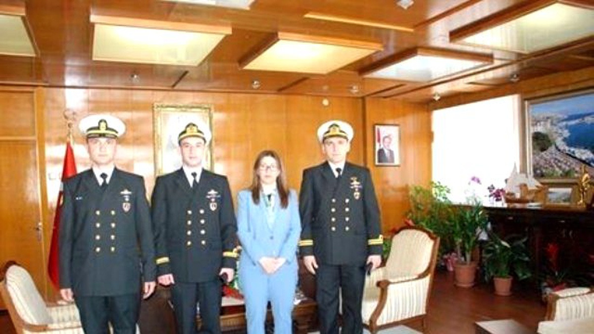 Gemi Komutanından Vali Çetinkaya\'ya Ziyaret