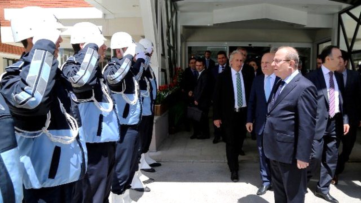 İçişleri Bakanı Öztürk, Başkan Sekmen\'i Makamında Ziyaret Etti