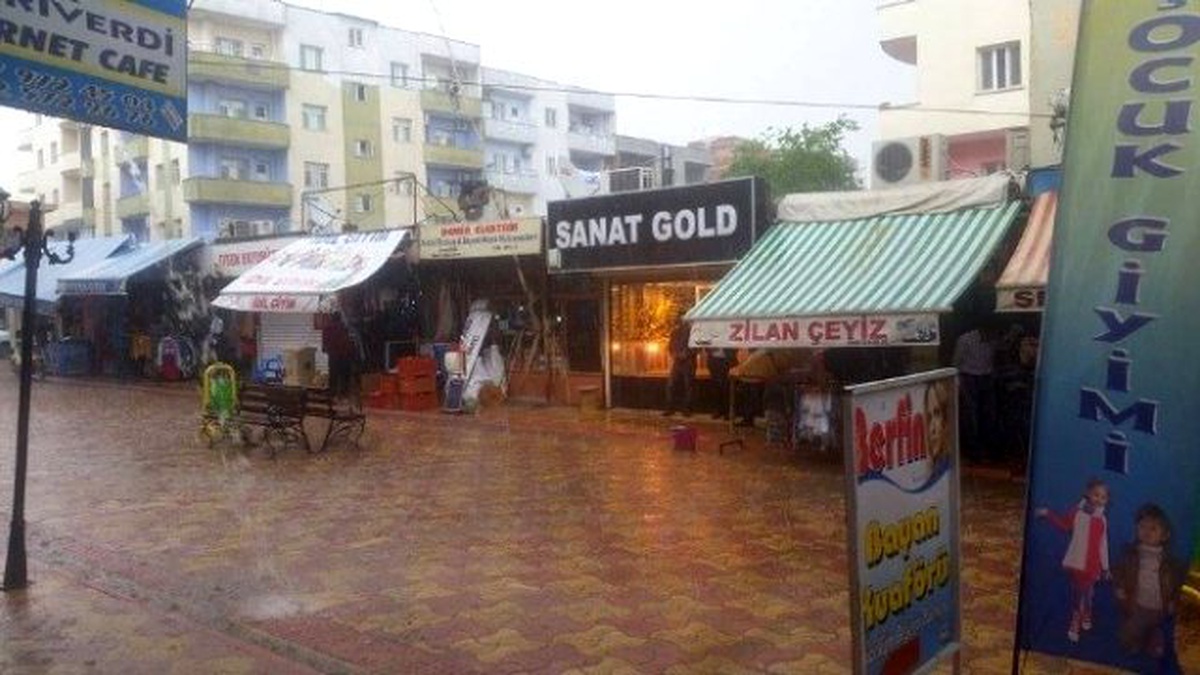 İdil\'de Dolu Yağışı Hayatı Olumsuz Etkiledi