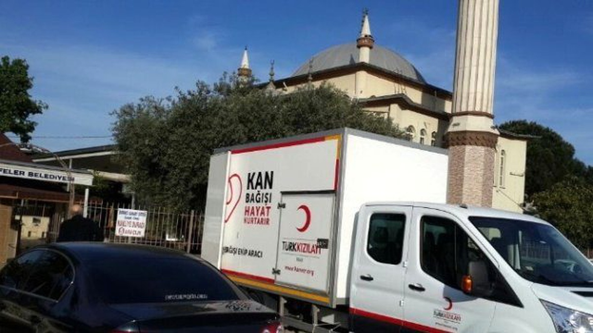 İmam Minareden Seslendi Esnaf Kan Vermeye Koştu