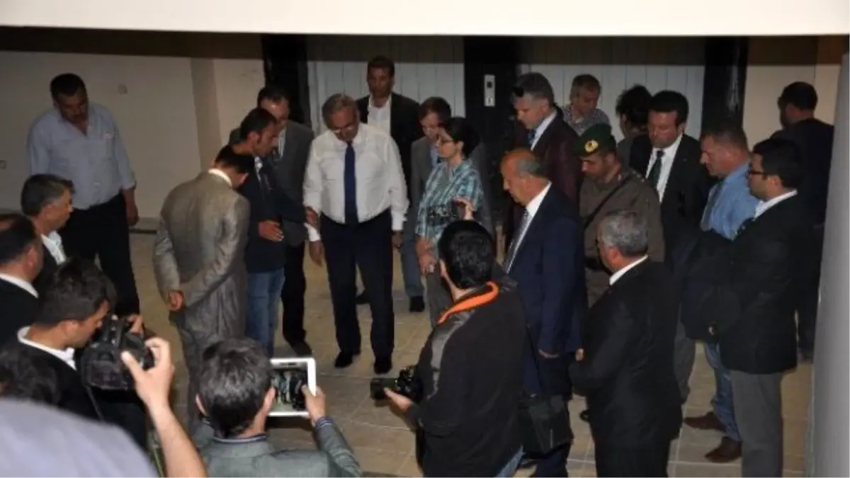 İnşaatı Beğenmeyen Validen Fırça Açıklaması