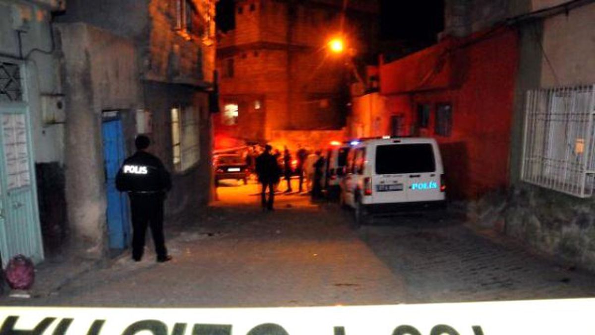 Işid\'e Katıldıkları İddia Edilen Çiftin Aileleri Kavga Etti: 1 Polis Yaralı