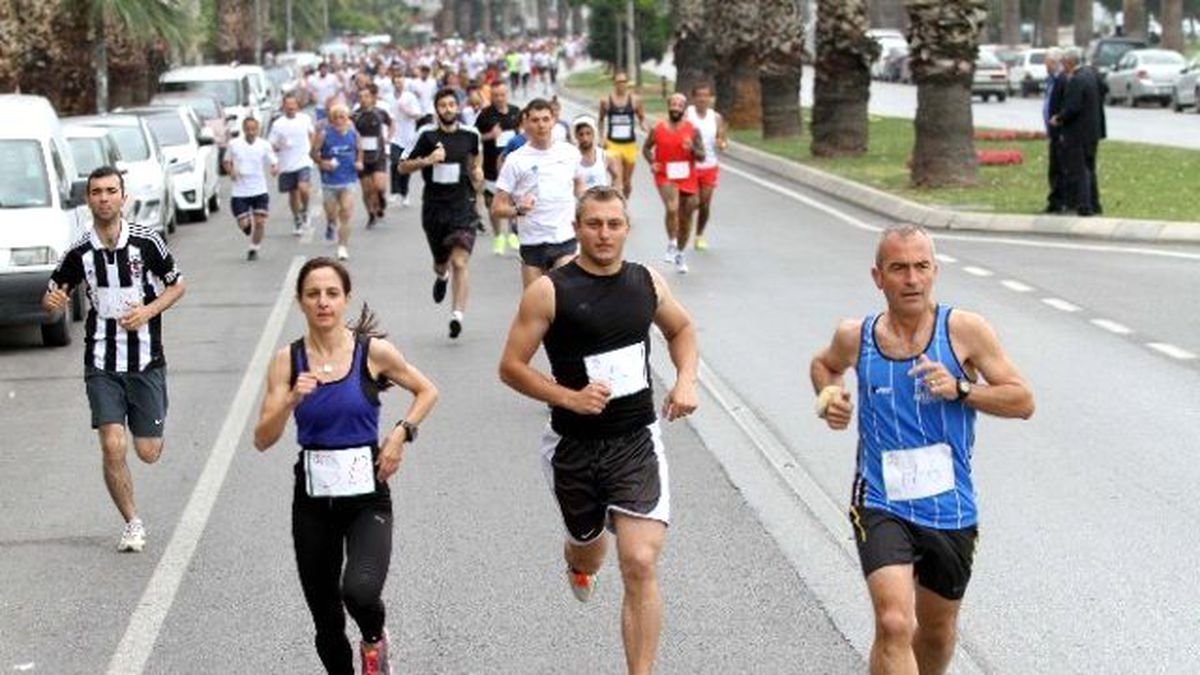 İzmir\'de Anneler Gününe Özel \'Zübeyde Hanım\' Koşusu