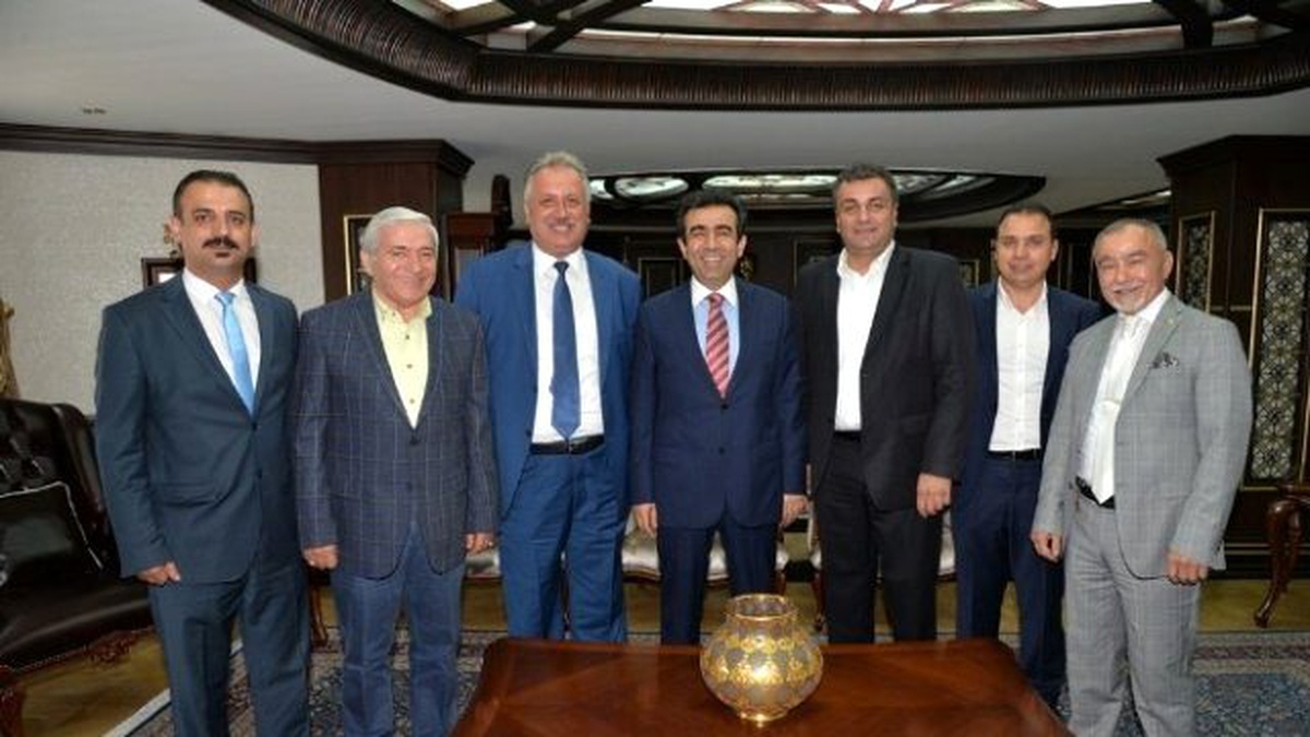 İzmit Kamu Hizmetleri Dayanışma Derneği\'nden Vali Güzeloğlu\'na Ziyaret