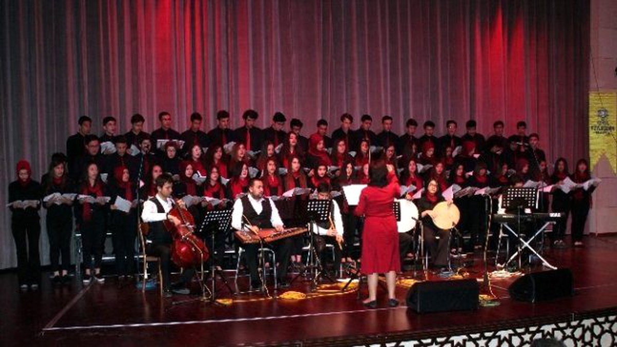 Konya\'da Öğrencilerden Tasavvuf Müziği Dinletisi