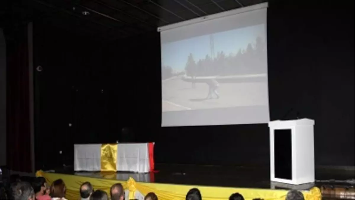 Öğrencilerden Film Gösterimi