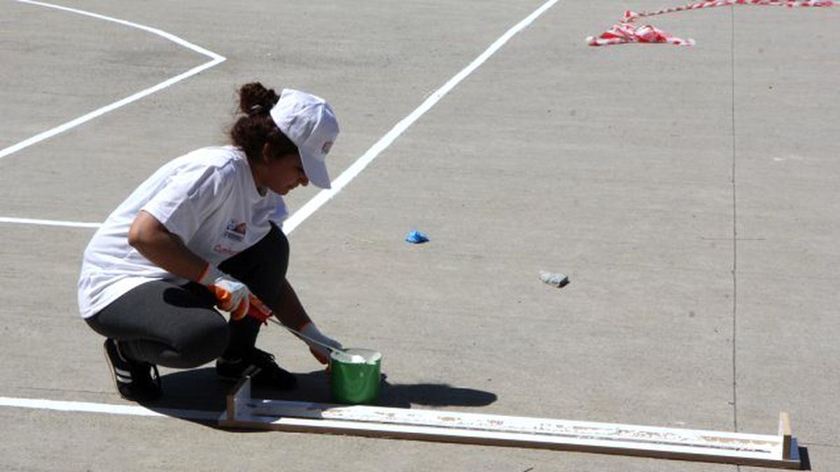 Okul Bahçesine İki Ayrı Spor Sahası