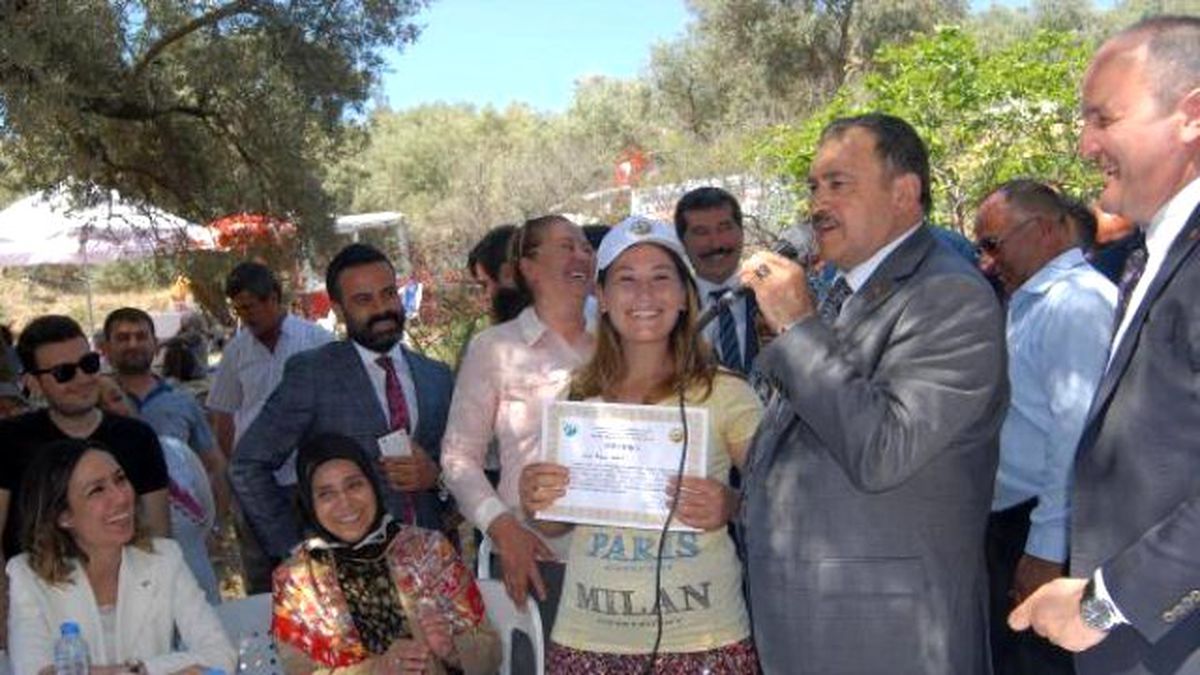 Orman ve Su İşleri Bakanı, Seferihisar\'da Hıdrellez Kutlamasına Katıldı