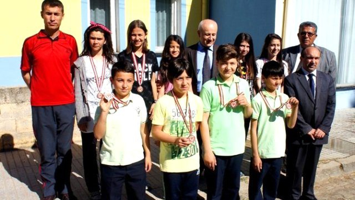 Sarıgöl\'de Kursiyerlere Madalyaları Verildi
