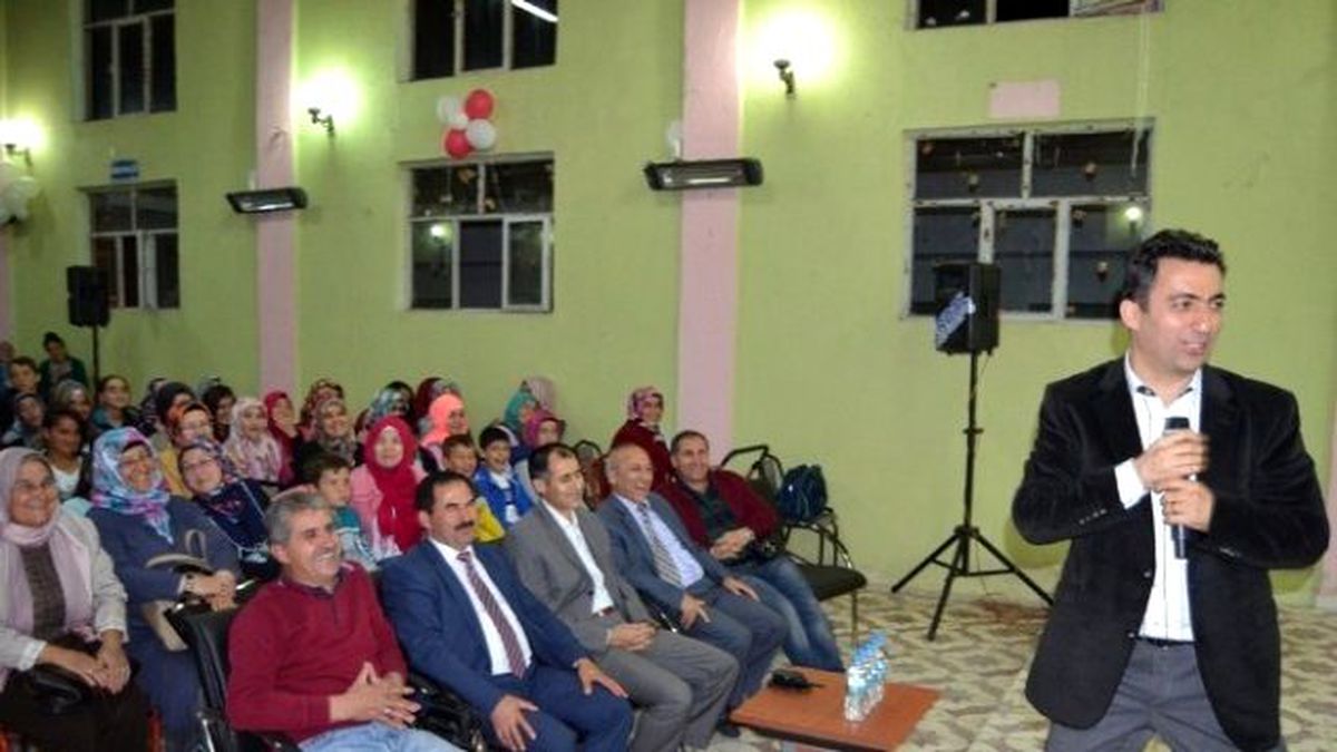 Selendi\'de Öğrenci ve Velilere \'Bireysel Başarı ve Motivasyon\' Semineri