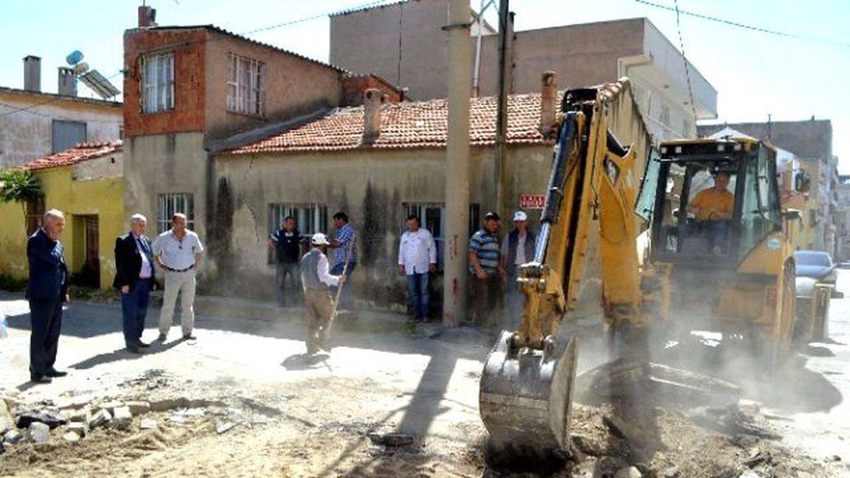 Söke\'de Korhan Caddesi\'nde Yol Yenileme Çalışması Başladı