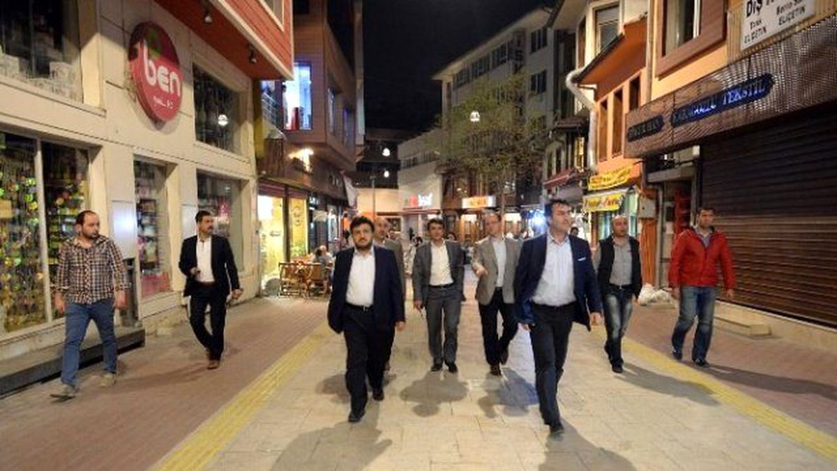 Ünlü Cadde Işıl Işıl