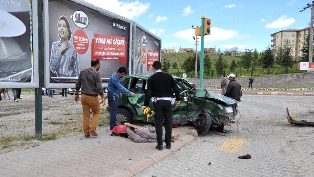 Ürgüp\'te Trafik Kazası: 2 Ölü, 3 Yaralı