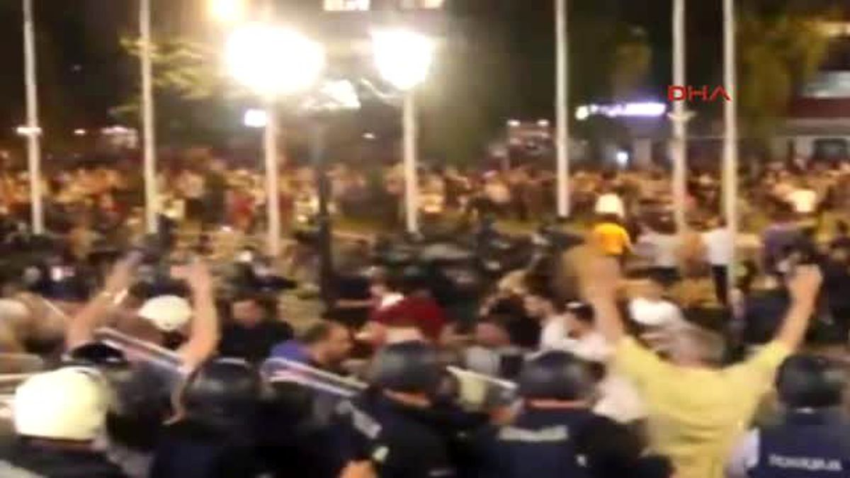 Üsküp\'te Hükümet Protestosuna Müdahale: 55 Yaralı, 20\'nin Üzerinde Gözaltı 1