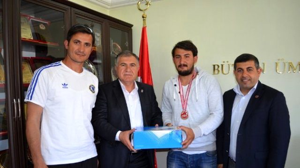 Vola Şampiyonu, Bağcı\'yı Ziyaret Etti