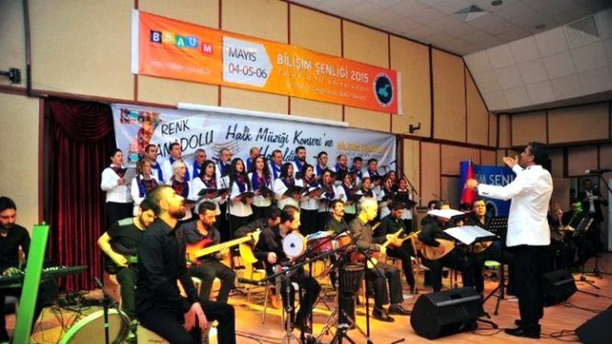 Yyü Personelinden Muhteşem Halk Müziği Konseri