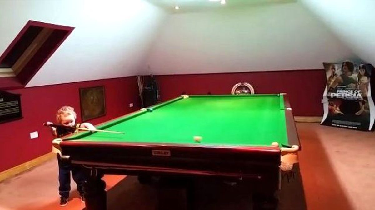 3 Yaşındaki Çocuğun Müthiş Snooker Yeteneği!