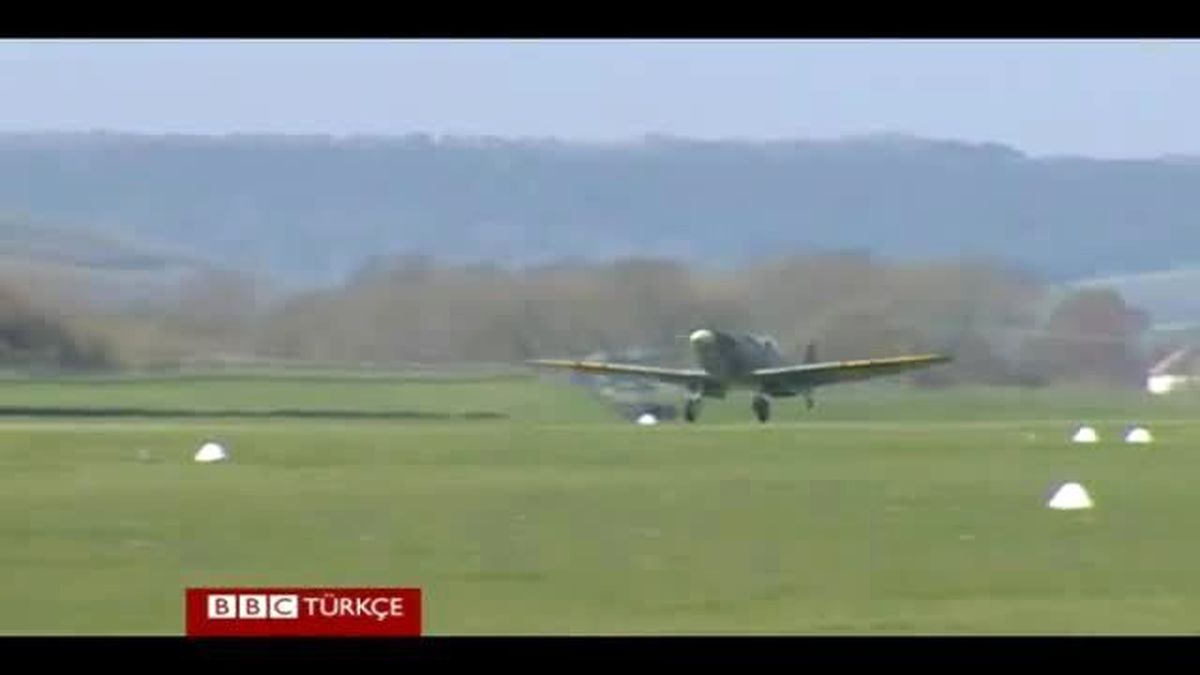 92 Yaşındaki Kadın Pilot Yeniden Spitfire\'ın Kokpitinde