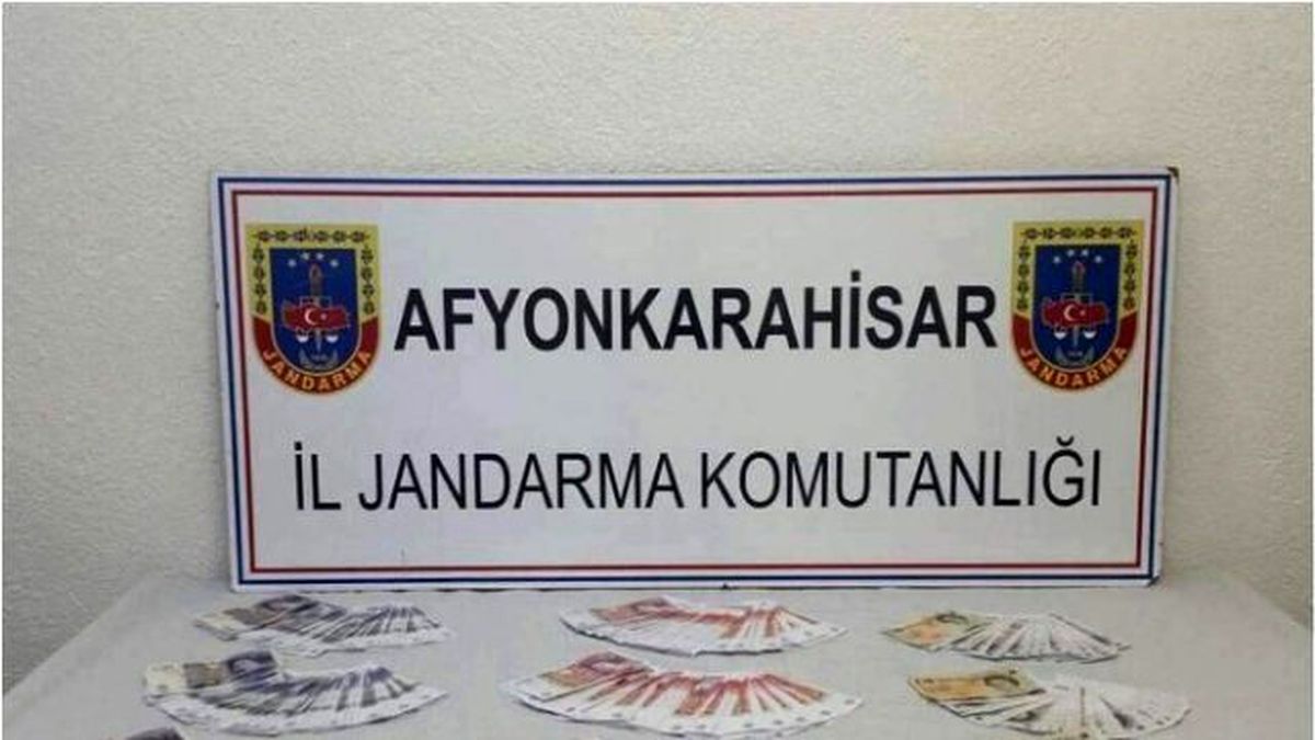 Afyonkarahisar\'da Jandarma 33 Bin 300 Sahte İngiliz Sterlini Ele Geçirdi
