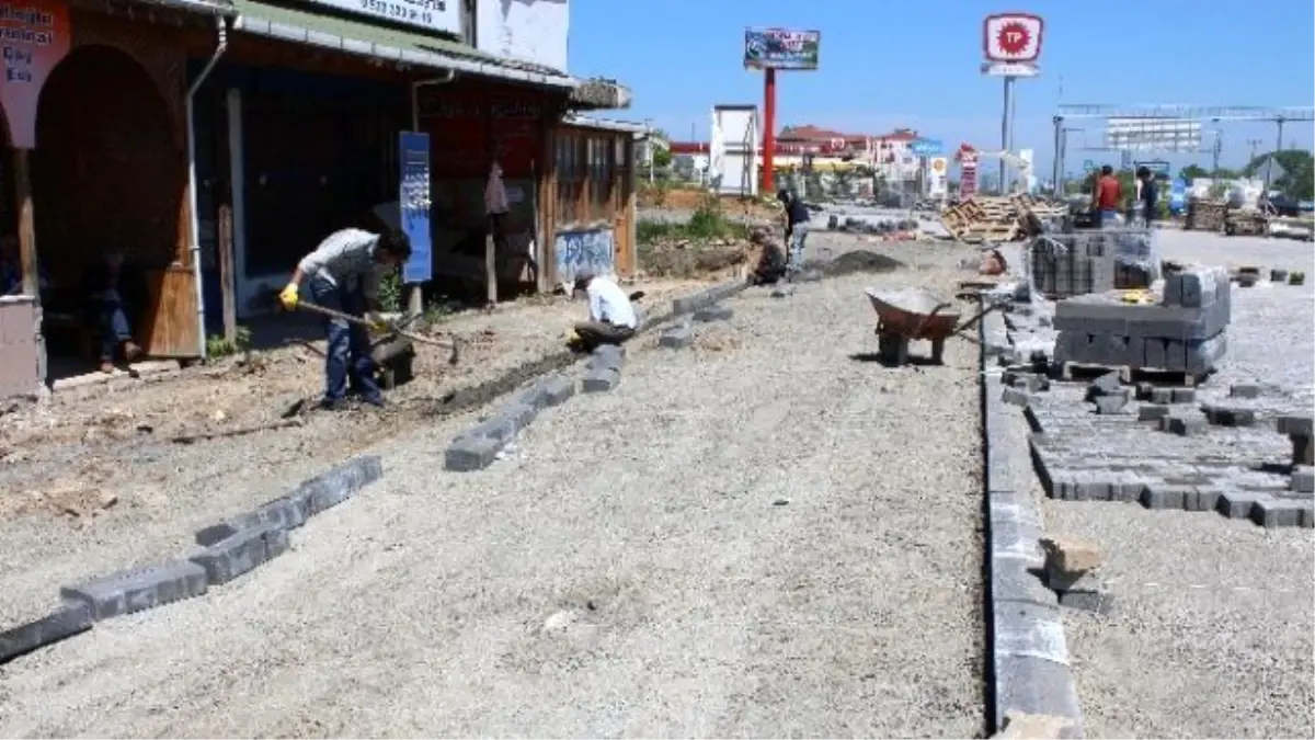 Akçakoca Sapak Mevkinde Kilit Parke Çalışmaları Başladı