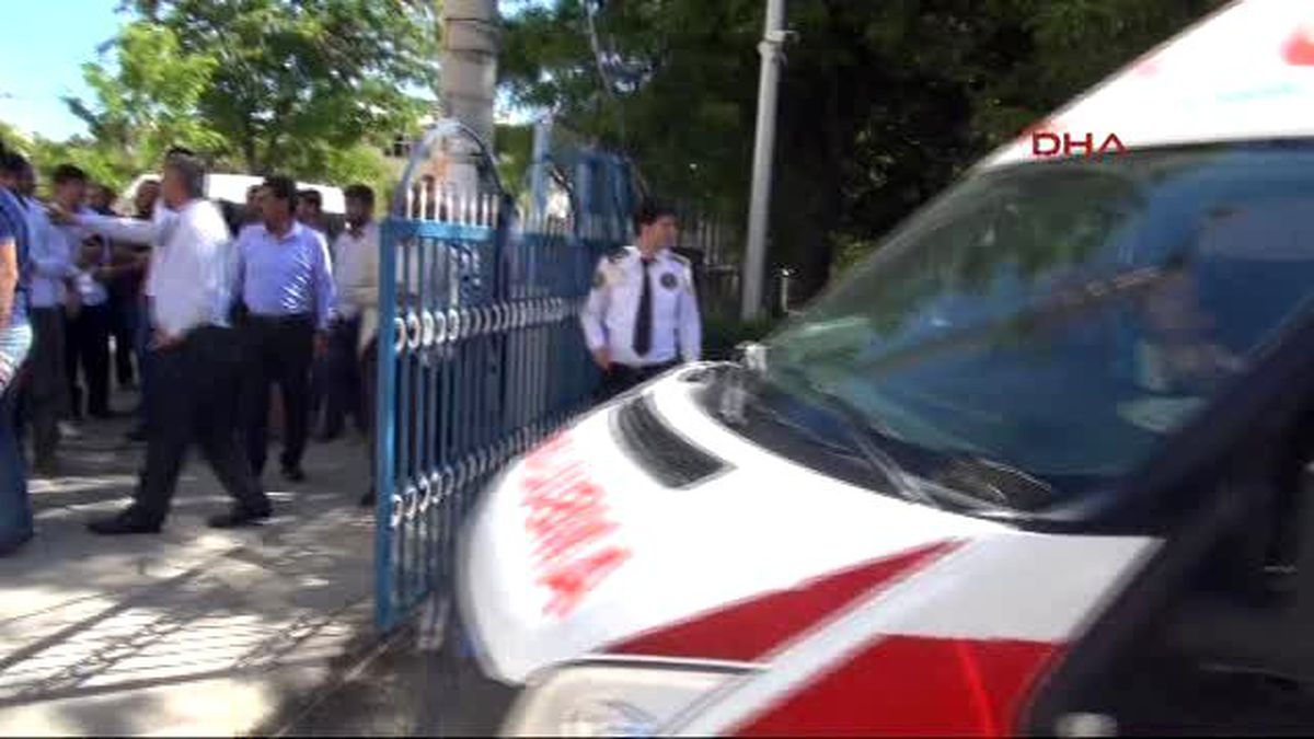 Batman Üniversitesi\'ndeki Kız Kavgası, Protestoya Dönüştü