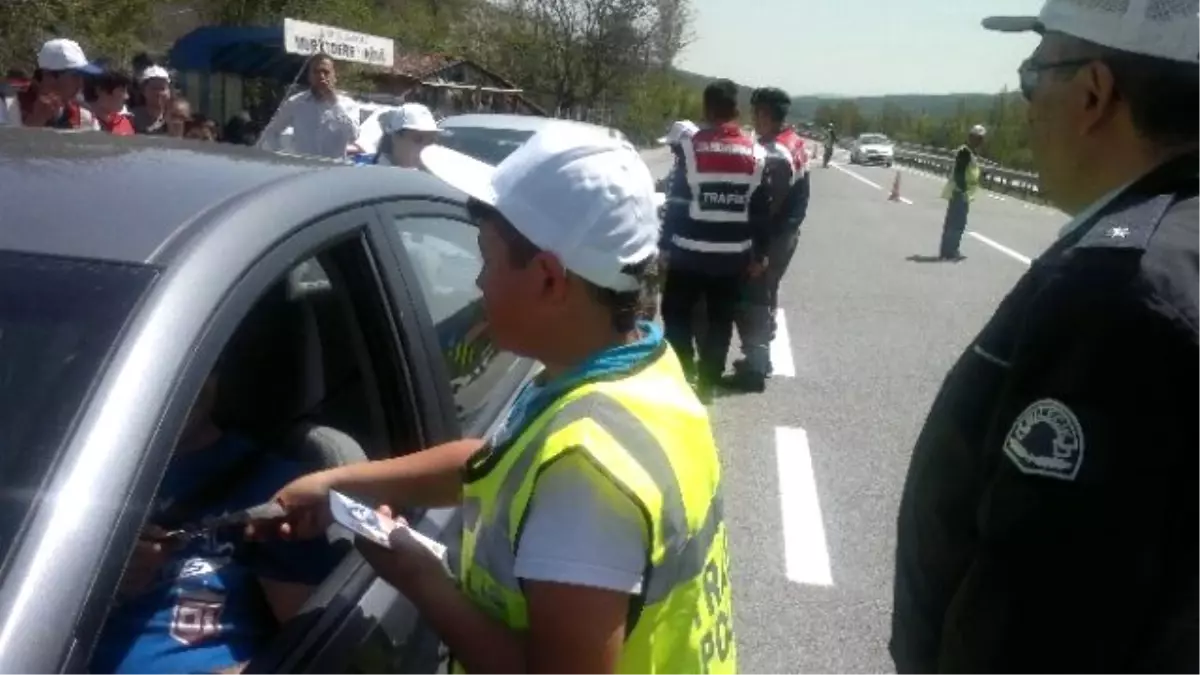 Bozüyük\'te Trafik Ekipleri ve Jandarmadan Ortak Trafik Haftası Etkinliği