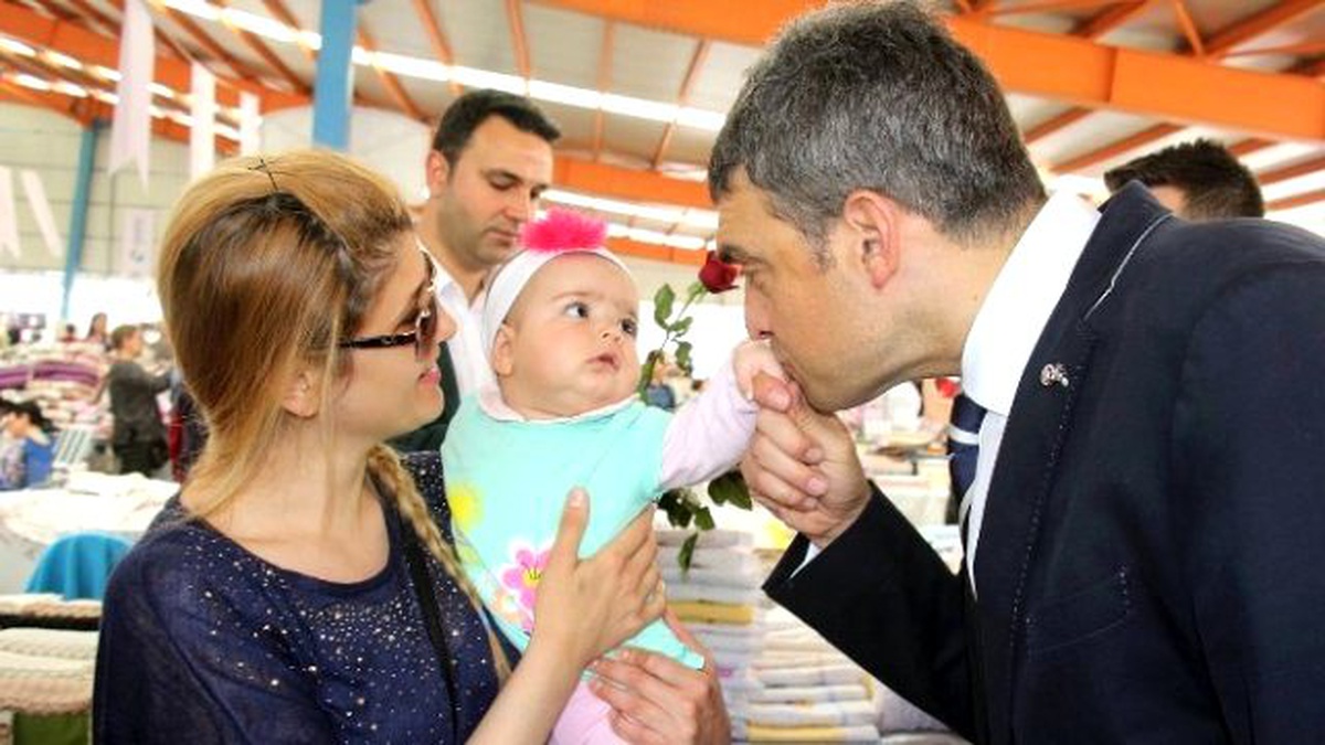 CHP\'li Umut Oran Adana\'da Seçim Çalışması Yaptı