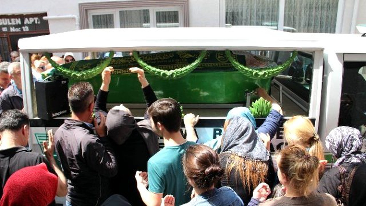 Eski Kocasının Öldürdüğü Kadın Göz Yaşları Arasında Son Yolculuğuna Uğurlandı