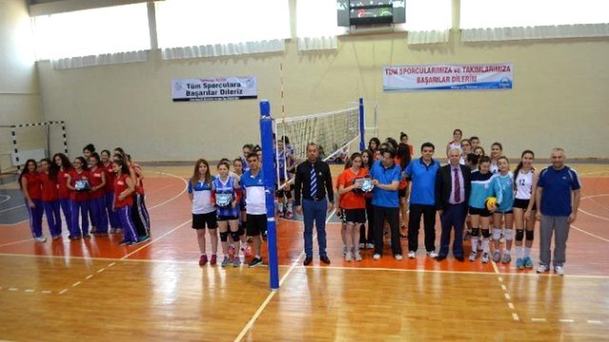 Genç Kızlar Voleybol Elemelerinde Gülen Taraf Manisa Ekibi Oldu